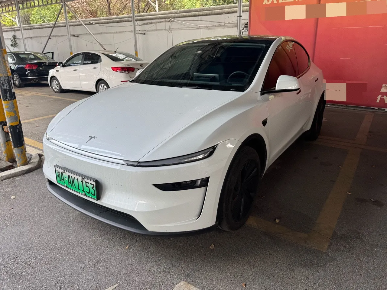 Open image lightbox: Tesla 2025 Model Y rear-wheel drive version automatic transmission