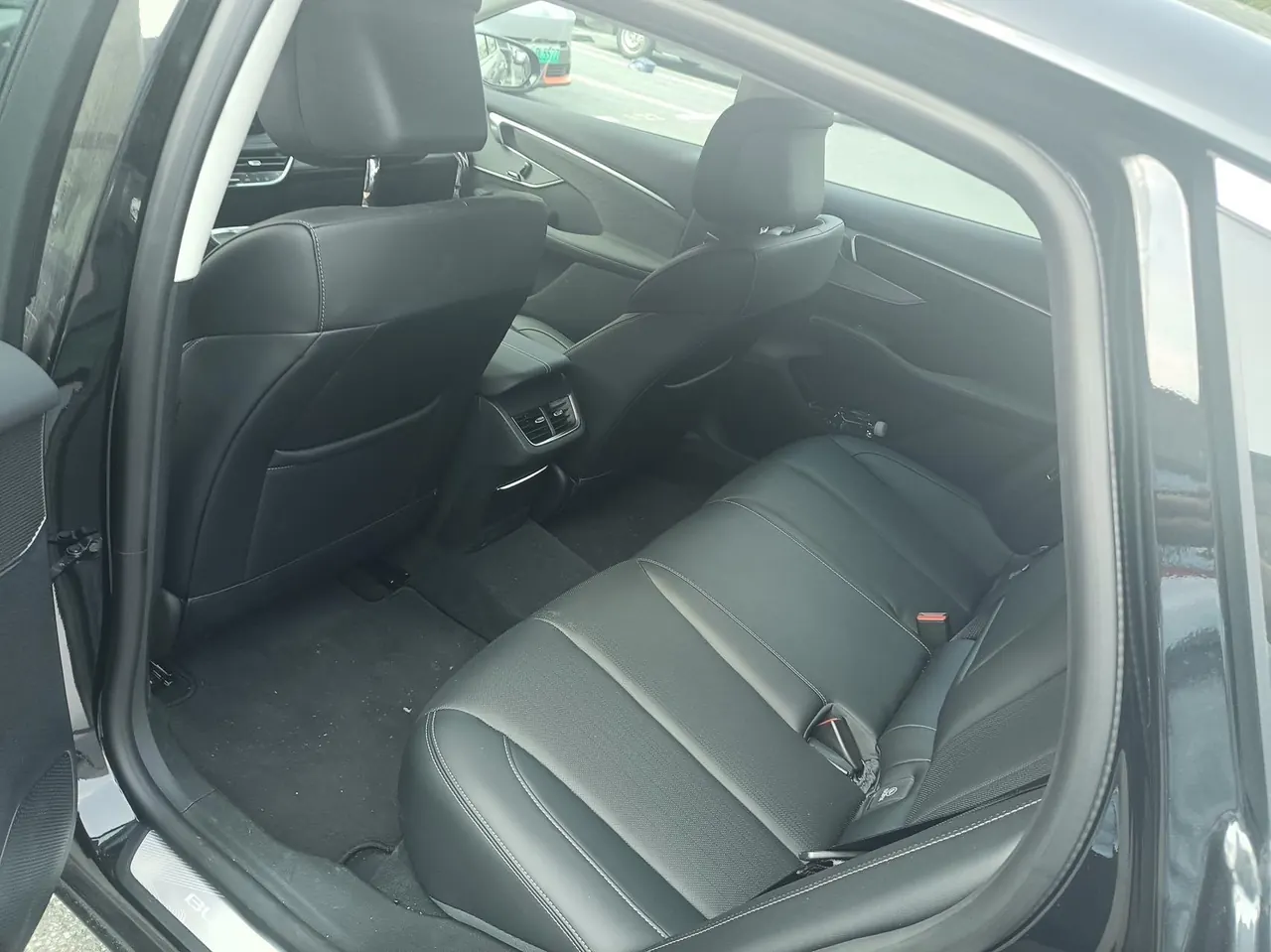 Buick 2025 LaCrosse 2.0T 28T Platinum Edition, automatic transmission 3