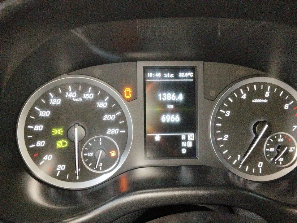 Mercedes Benz 2021 Vito 2.0T Business Edition 7-seat Automatic Gear 6