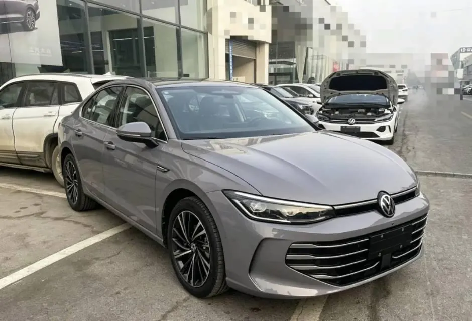 Volkswagen 2025 Passat Pro 2.0TSI 380TSI Star Dragon Edition Automatic Gear 3