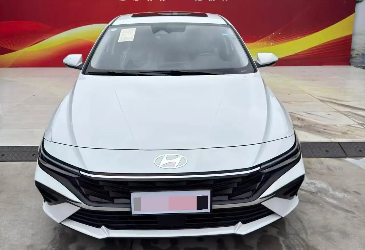 Hyundai 2023 Elantra -3-compartment 1.5 stepless LUX premium automatic gear 2