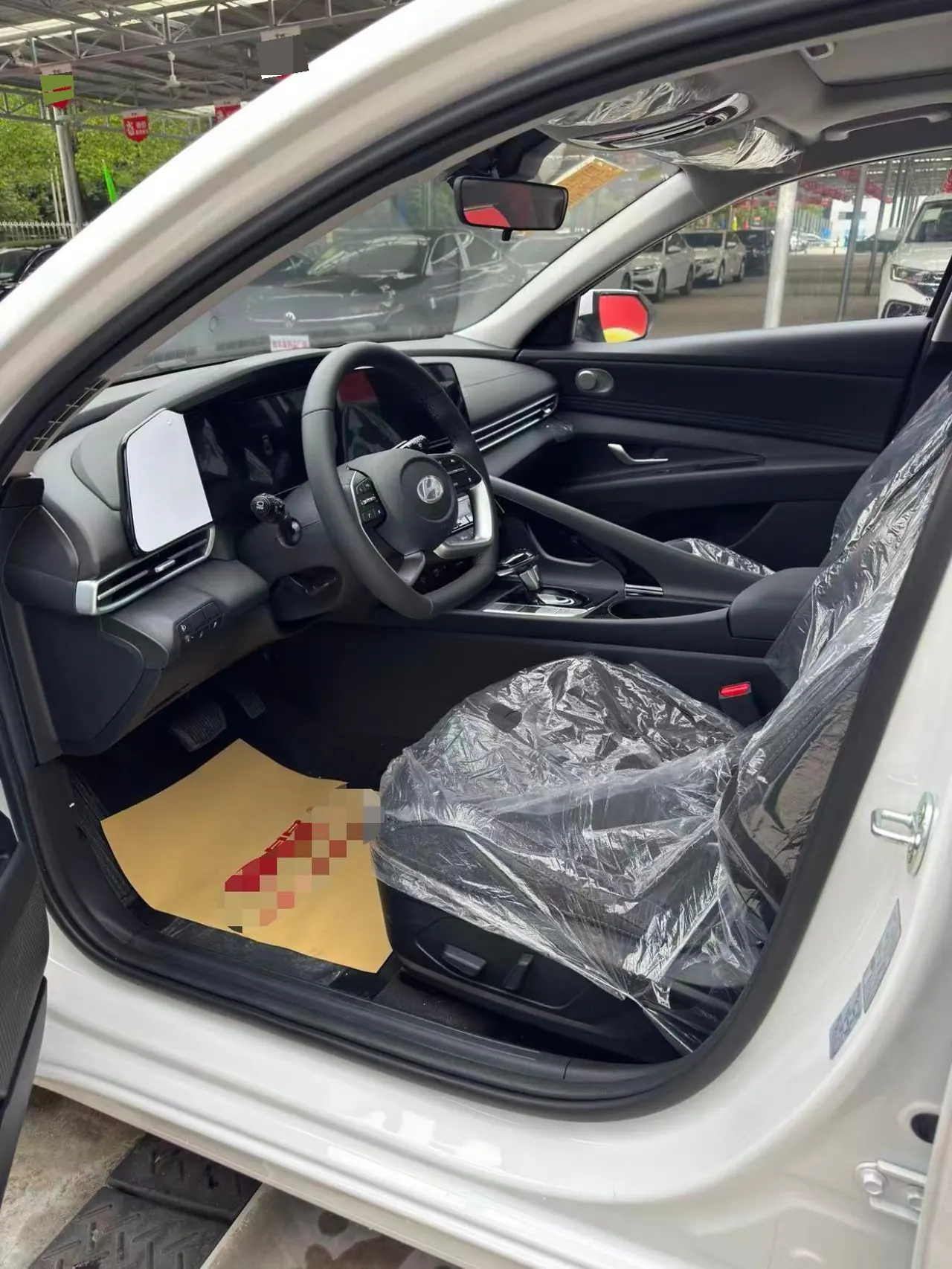 Hyundai 2023 Elantra -3-compartment 1.5 stepless LUX premium automatic gear 4