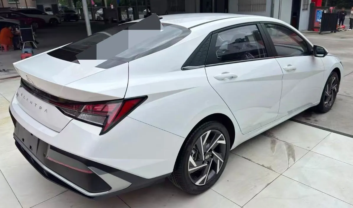 Hyundai 2023 Elantra -3-compartment 1.5 stepless LUX premium automatic gear 9