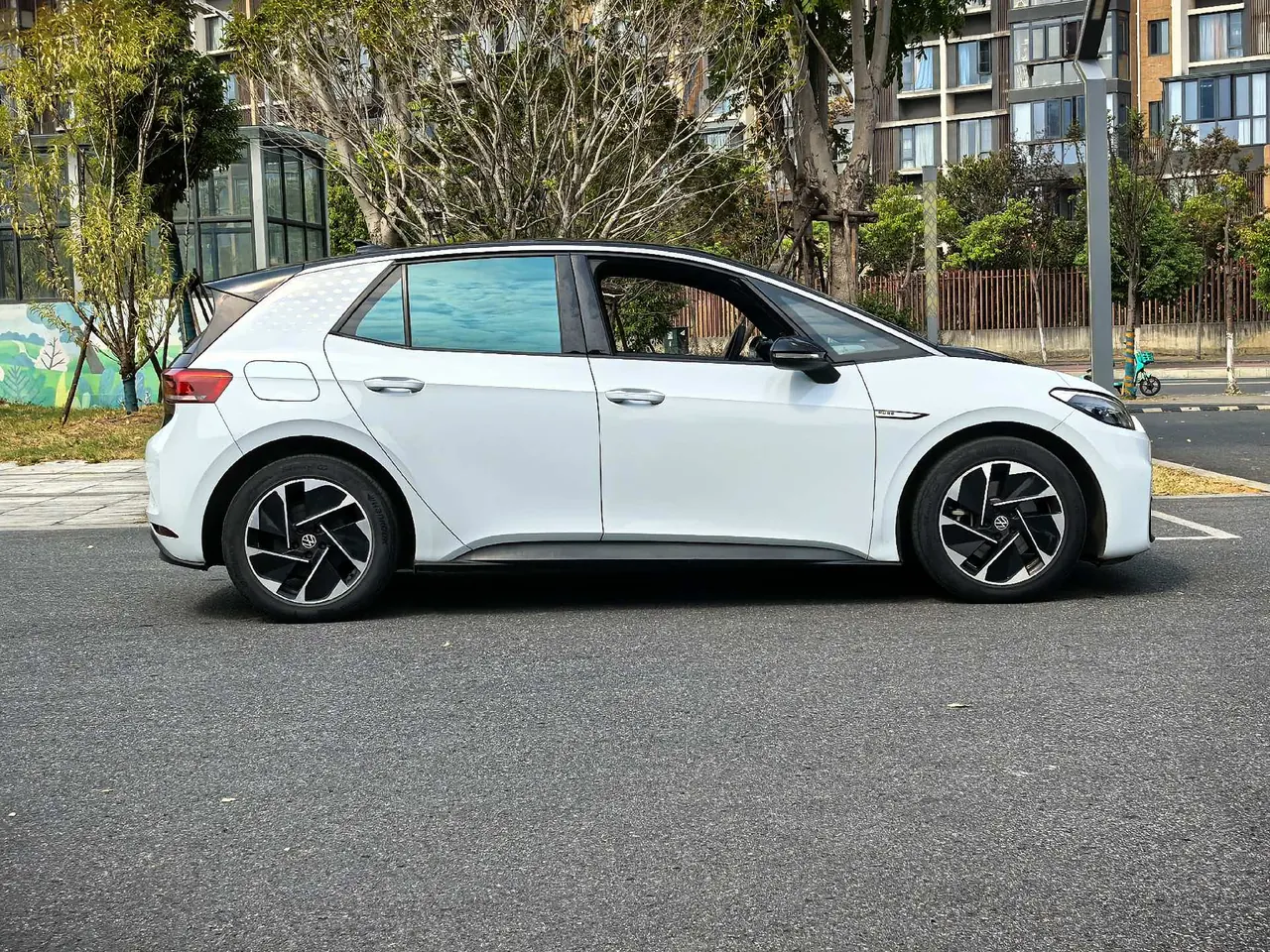 Volkswagen 2023 ID. 3 Upgraded Pure Smart Edition, Automatic Transmission 4