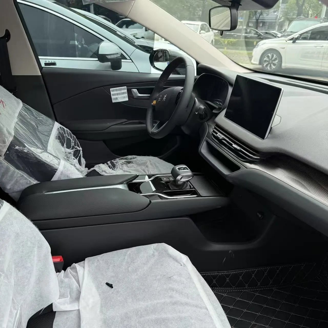 HongQi 2021 E-QM5 charging drops version of automatic gear 4