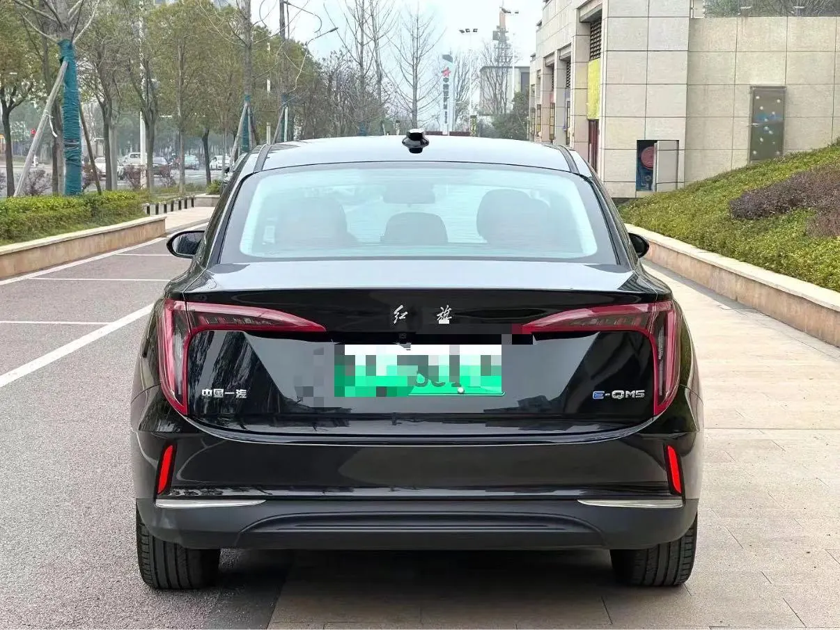 HongQi 2021 E-QM5 charging drops version of automatic gear 8