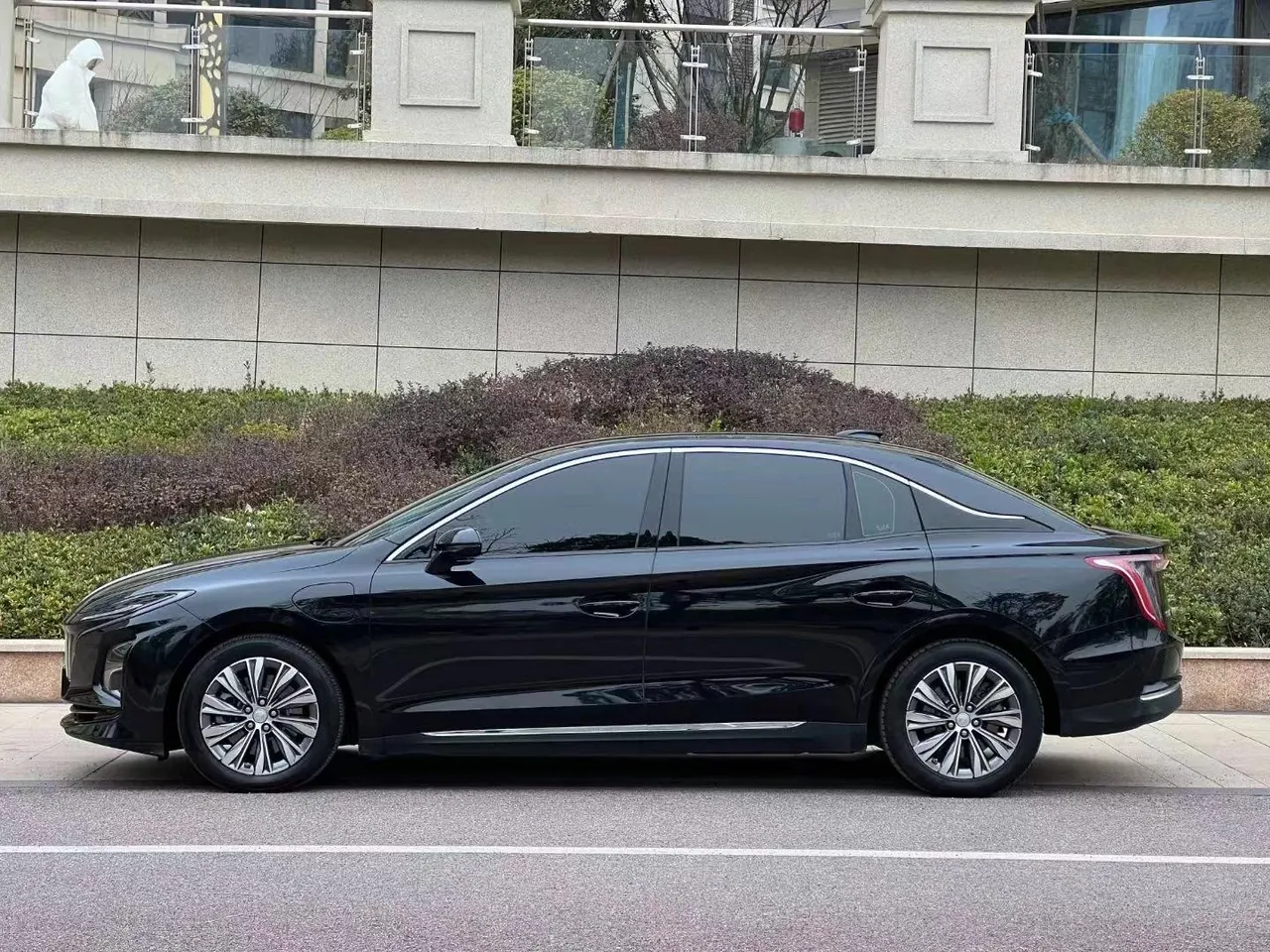 HongQi 2021 E-QM5 charging drops version of automatic gear 9