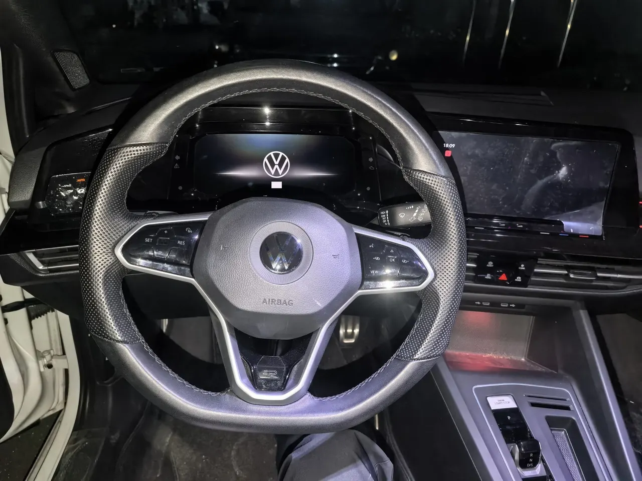 Volkswagen 2023 Golf 8 R-Line 1.4TSI 280TSI Lite Automatic 7