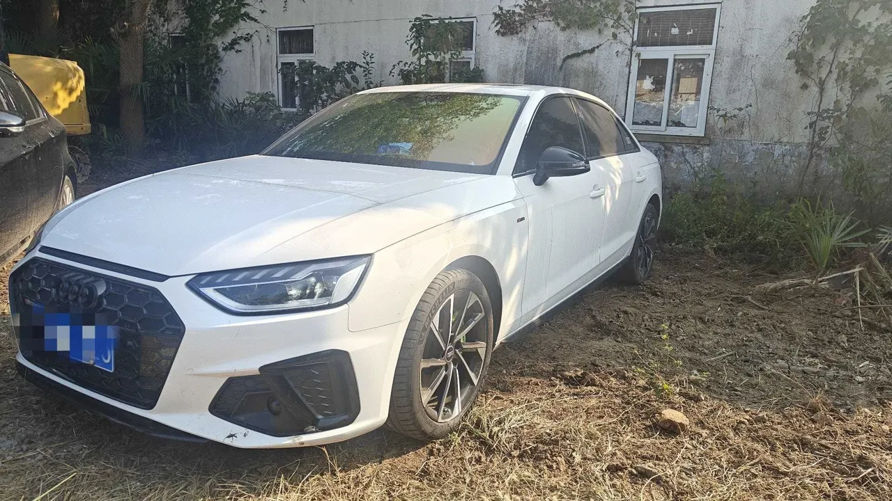 Open image lightbox: Audi 2023 A4L 2.0TFSI 40TFSI Deluxe Dynamic Automatic