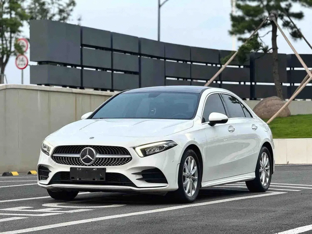 打开图片灯箱:Mercedes Benz Class A 2020 A 200 L 1.3T Fashion (Modified) Automatic Gear