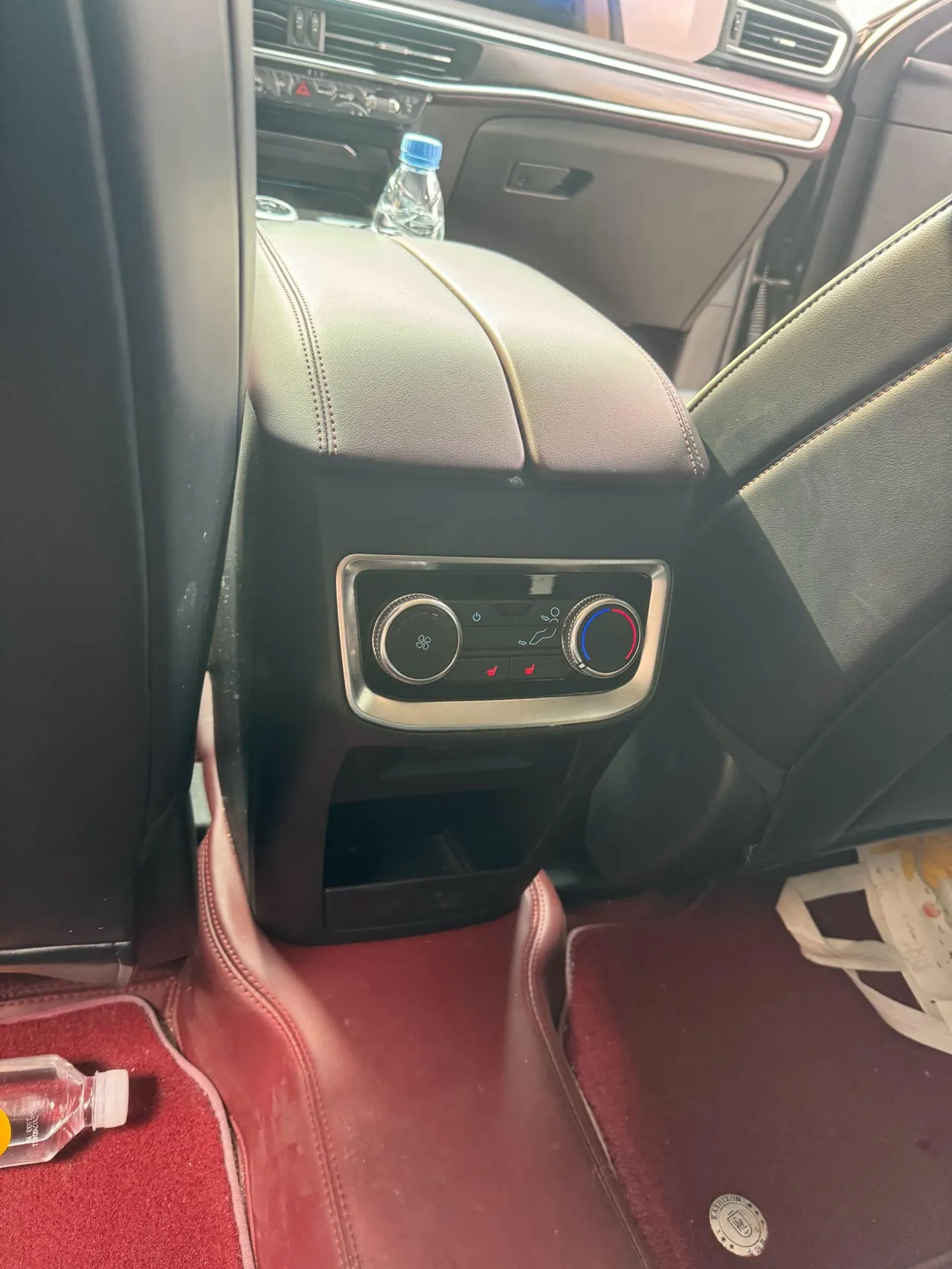 Ford 2020 Explorer 2.3T EcoBoost 285 Four-wheel Drive Titanium Edition 6-seat Automatic Gear 8