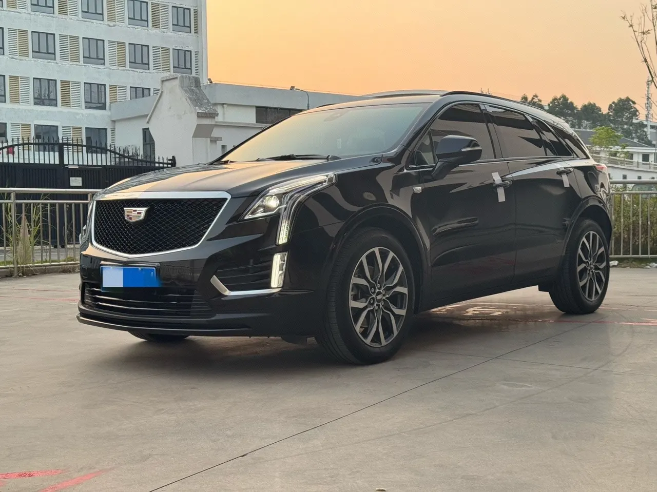 Открыть галерею: Cadillac 2024 XT5 48V 2.0T 4-wheel drive luxury (hummingbird version) automatic gear