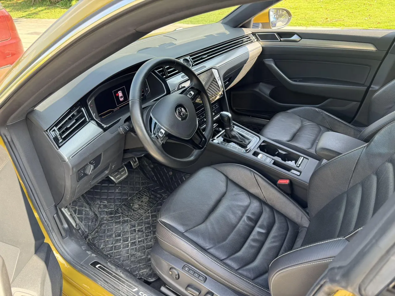 Volkswagen 2020 CC 2.0TSI 330TSI beauty version of automatic gear 3