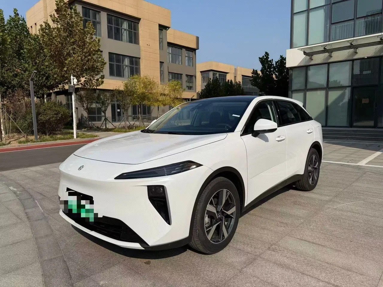 Venucia 2025 Large V DD-i Super Hybrid 1.5T 150km Killer Whale Travel Edition Automatic Gear - View 1