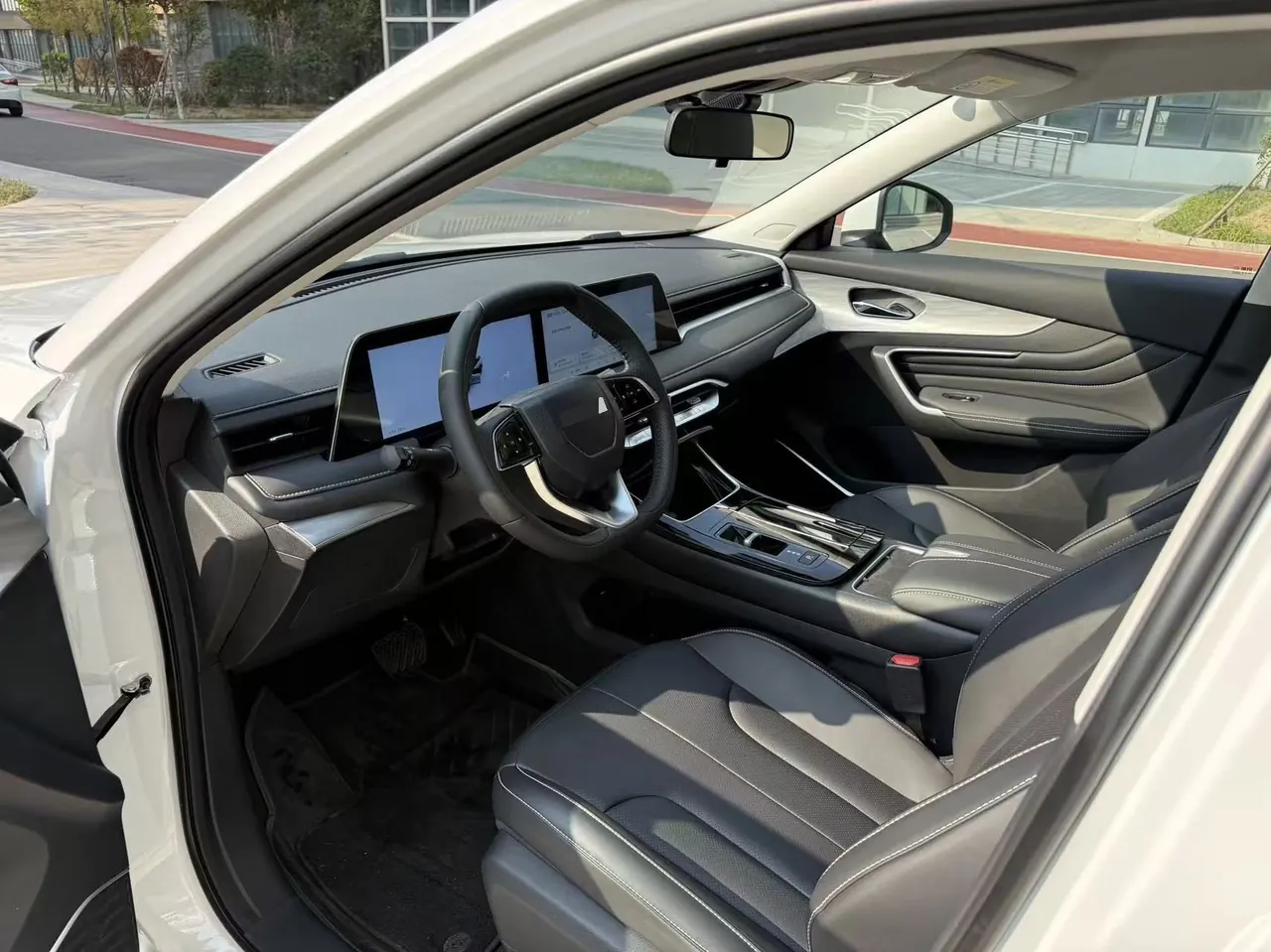 Venucia 2025 Large V DD-i Super Hybrid 1.5T 150km Killer Whale Travel Edition Automatic Gear 5