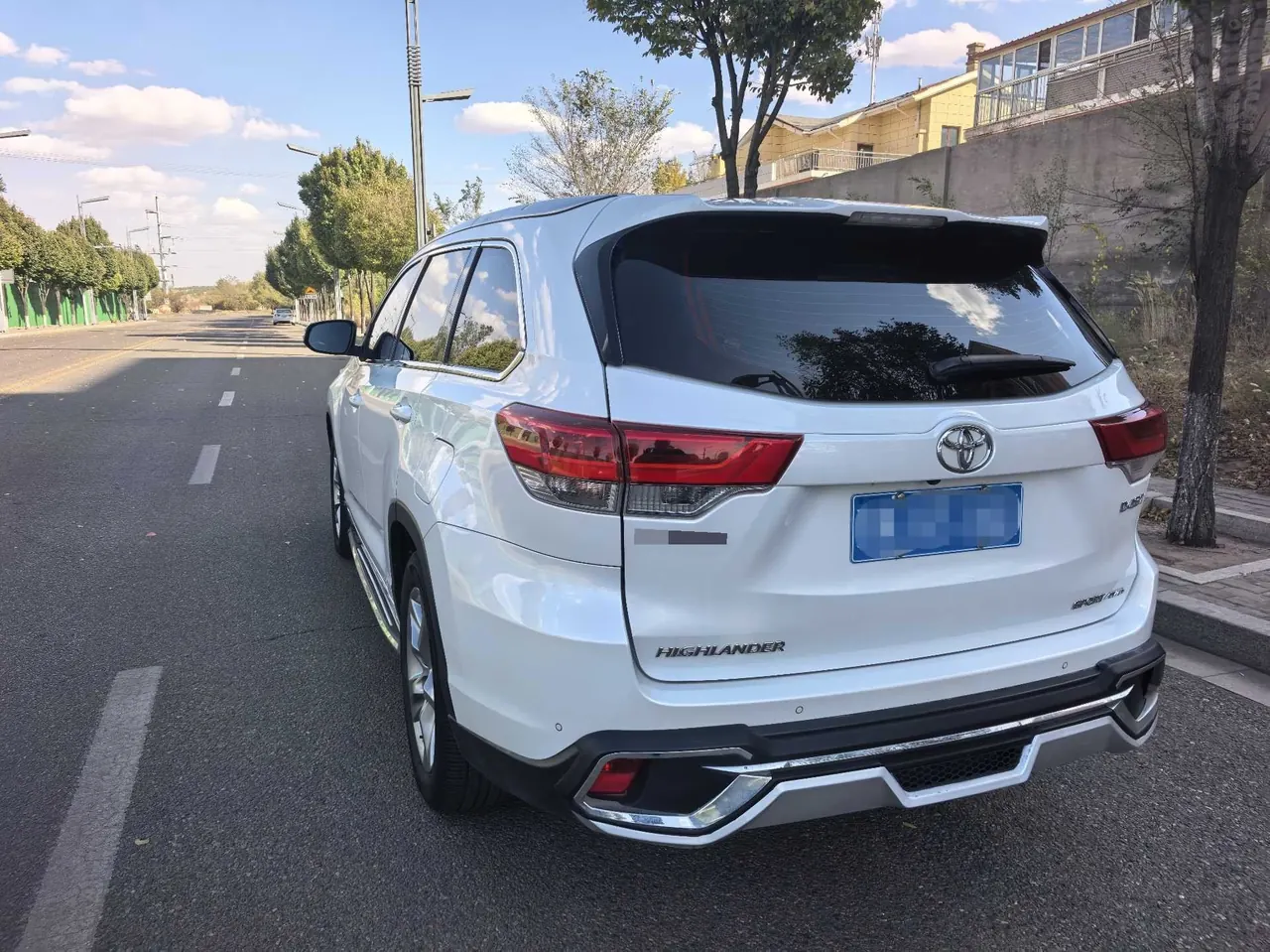 Toyota 2021 Highlander 2.0T 4-wheel drive deluxe 7-seat automatic gear 6
