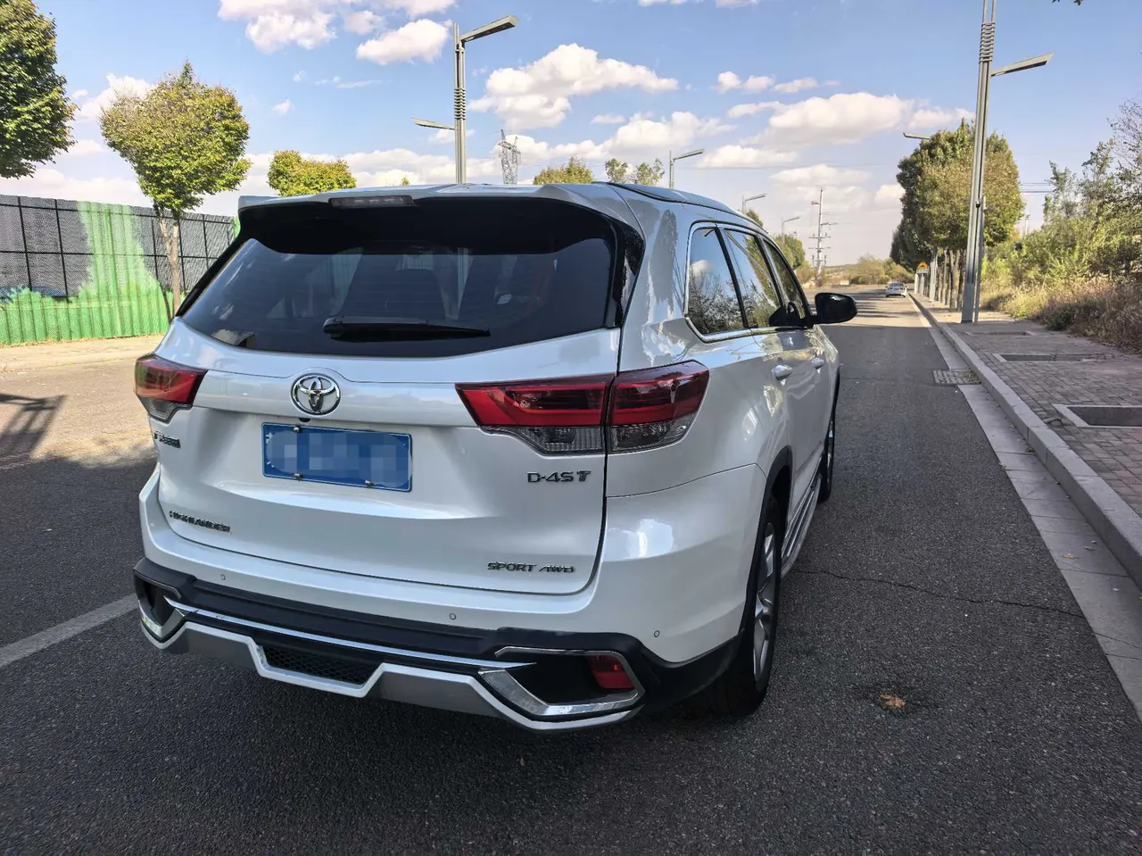 Toyota 2021 Highlander 2.0T 4-wheel drive deluxe 7-seat automatic gear 7