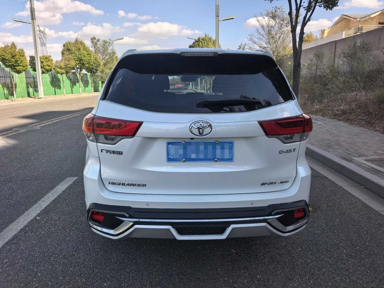 Toyota 2021 Highlander 2.0T 4-wheel drive deluxe 7-seat automatic gear 8