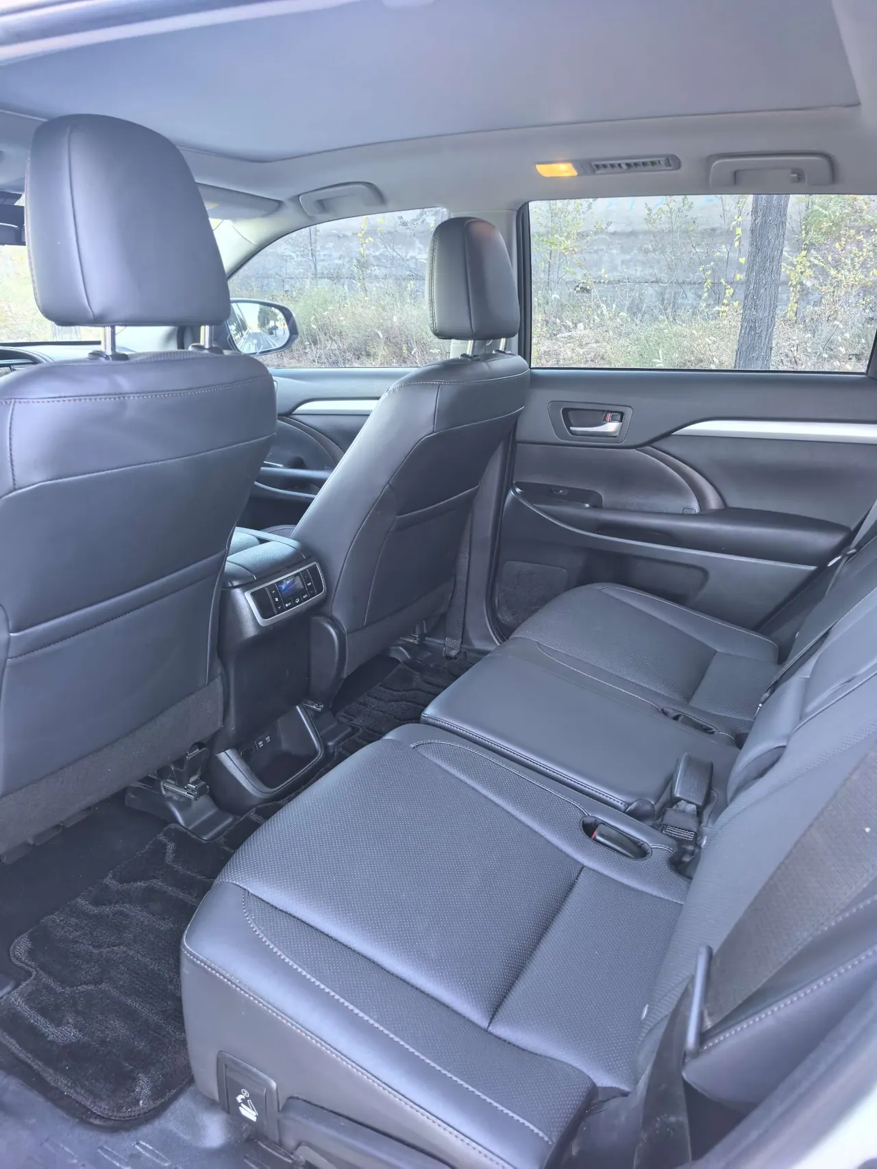 Toyota 2021 Highlander 2.0T 4-wheel drive deluxe 7-seat automatic gear 9