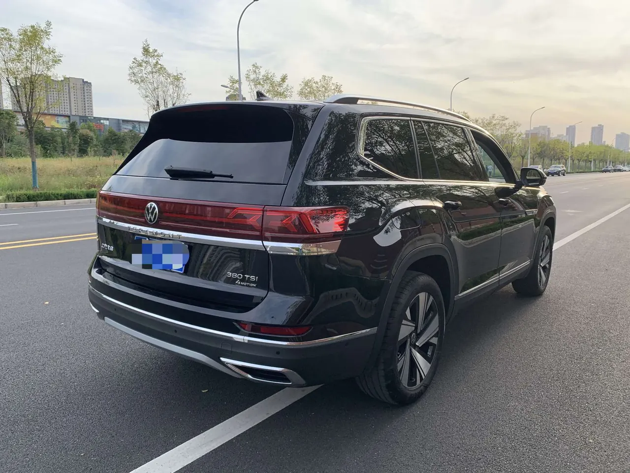 Volkswagen 2024 Tuang 2.0TSI 380TSI 4WD Respect Deluxe Automatic Transmission 12