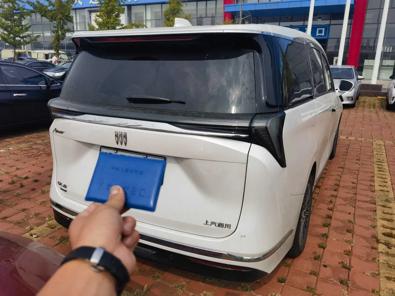 Buick 2024 GL8 Lu Zun PHEV 1.5T Exclusive Edition 7-seat Automatic Gear 2