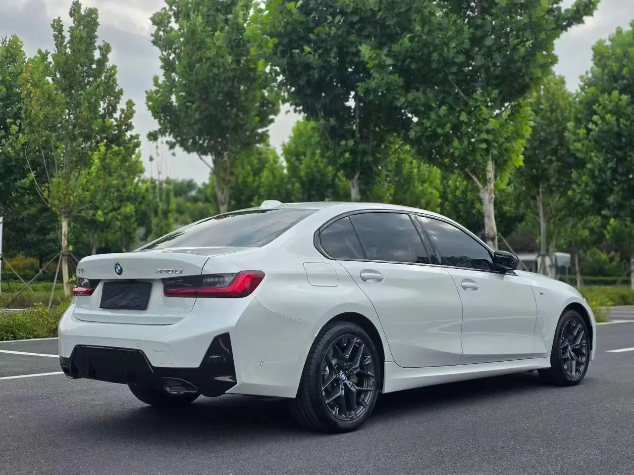 BMW 3 Series 2026 330Li 2.0T M Sports Obsidian Night Suit Automatic Gear 7