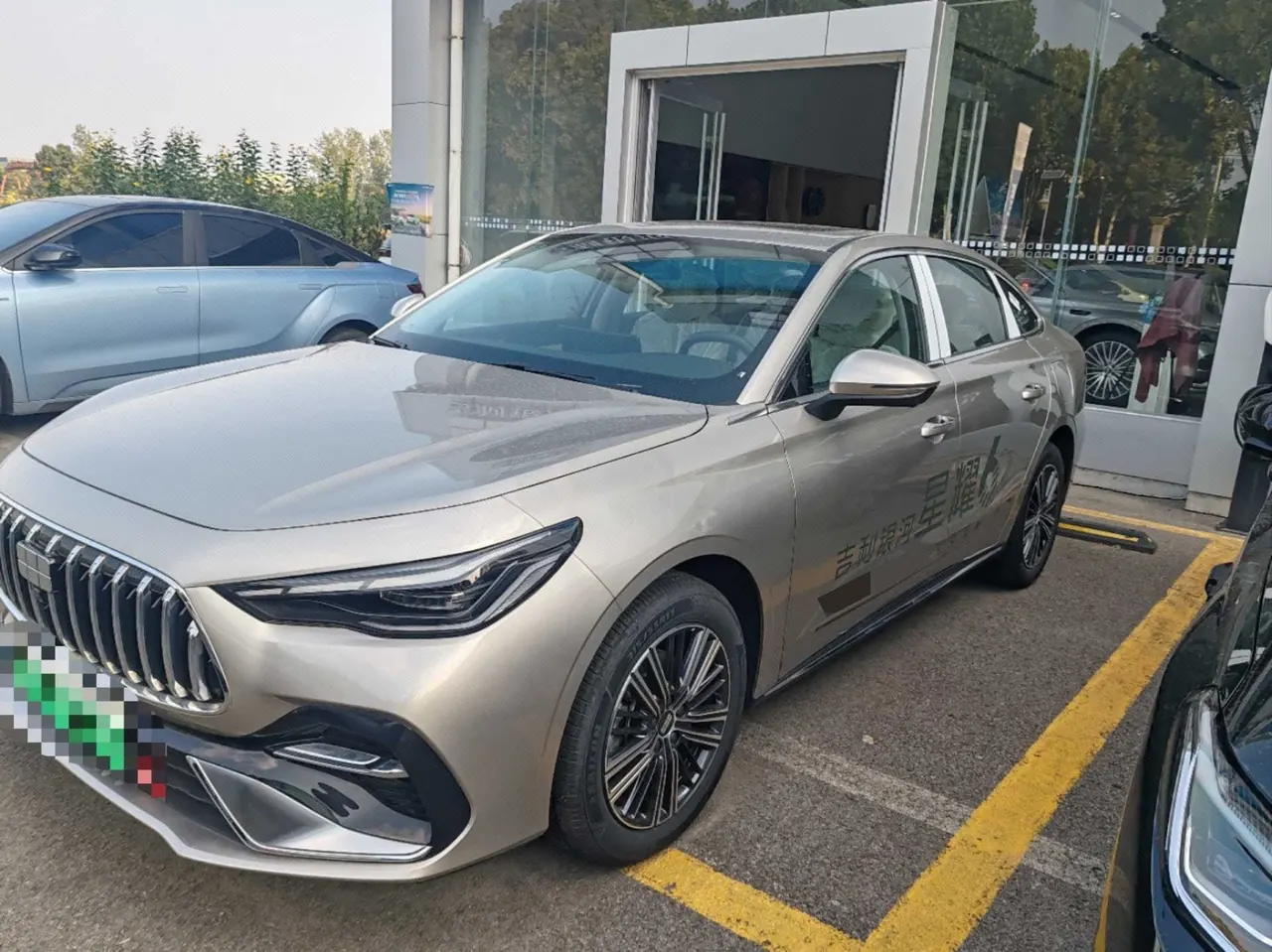 Geely Galaxy 2025 xingyao 6 EM-i 1.5 125km exploration version automatic gear - View 1