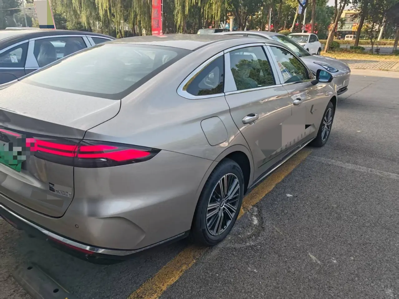 Geely Galaxy 2025 xingyao 6 EM-i 1.5 125km exploration version automatic gear 2