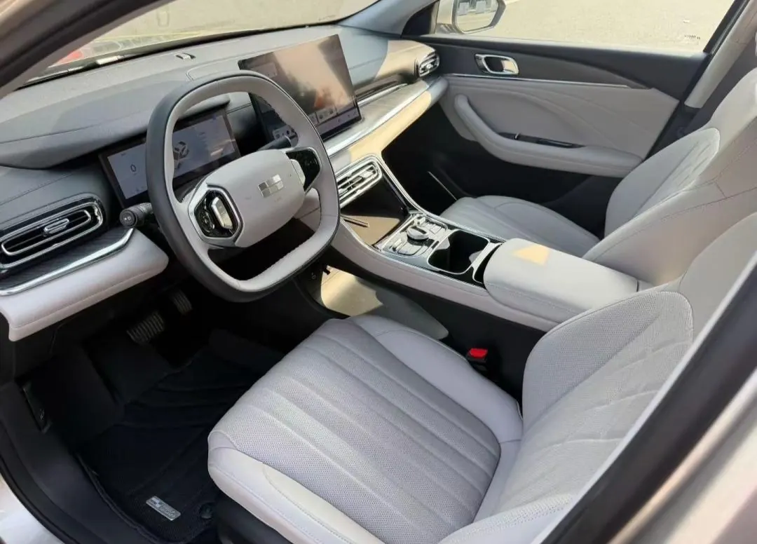 Geely Galaxy 2025 xingyao 6 EM-i 1.5 125km exploration version automatic gear 4