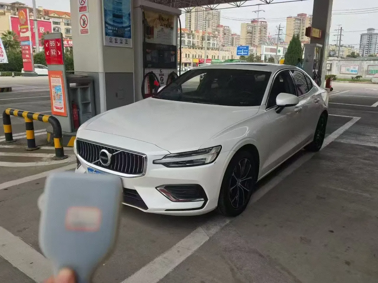Открыть галерею: Volvo 2021 S60 2.0T T4 Zhiyi Deluxe Edition Automatic Gear