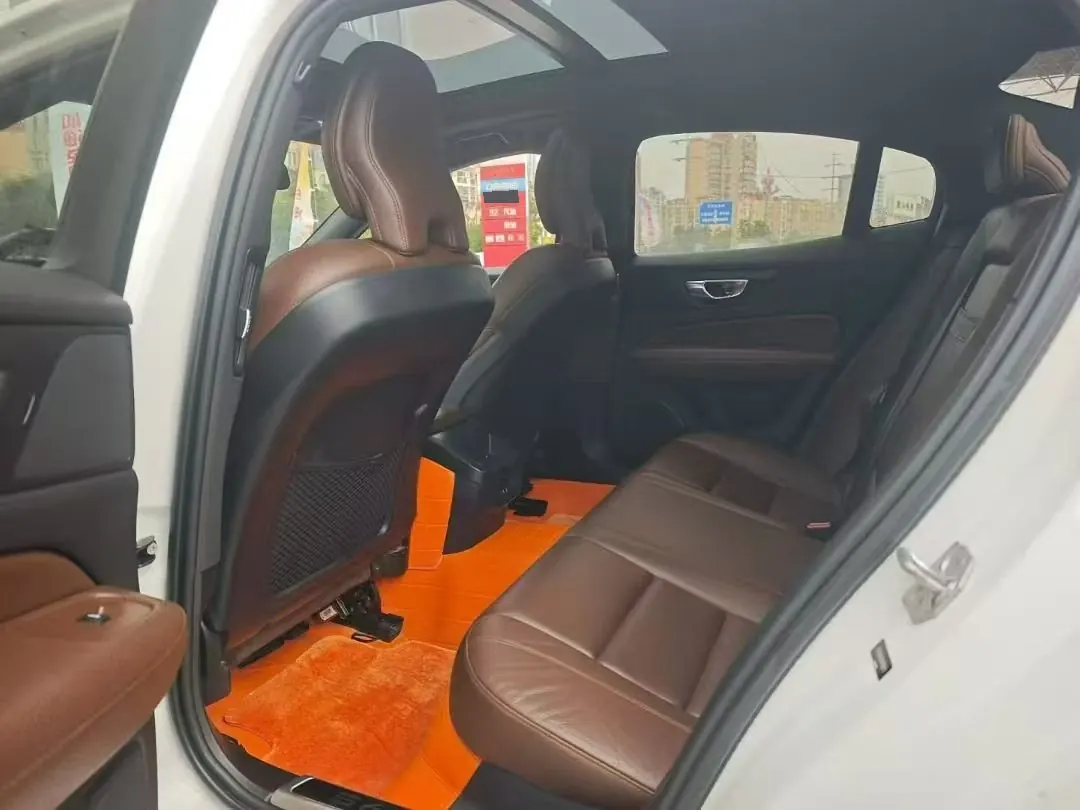 Volvo 2021 S60 2.0T T4 Zhiyi Deluxe Edition Automatic Gear 6