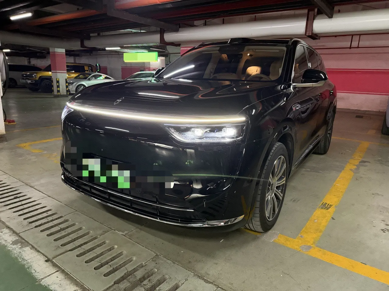 AITO 2025 AITO M8 Max Edition 53.4kWh 6-seat Edition Automatic Gear - View 1