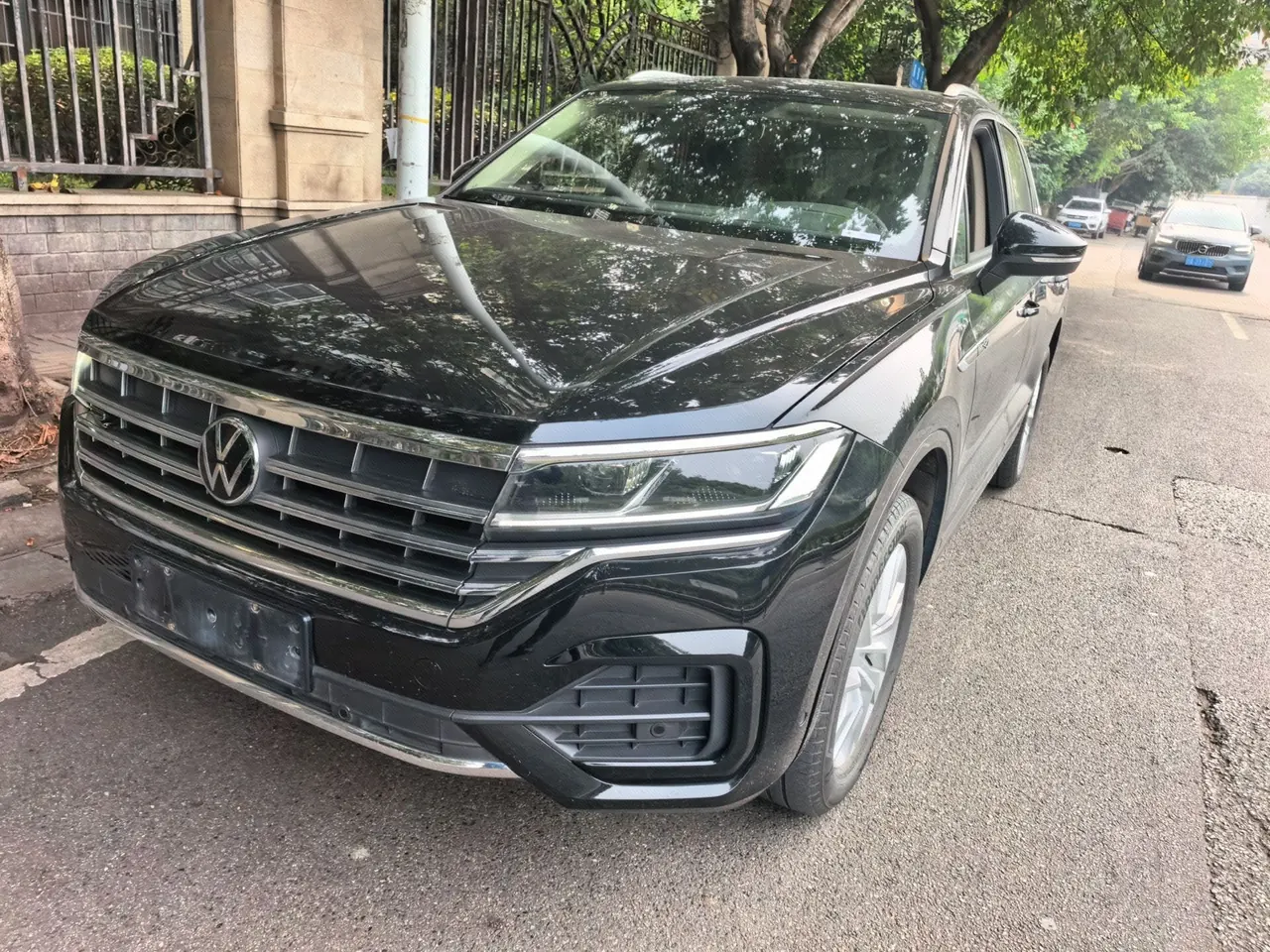 Volkswagen Touareg (Imported) 2023 Touareg 2.0TSI Sharp Edition Automatic Gear - View 1
