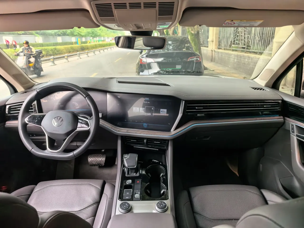 Volkswagen Touareg (Imported) 2023 Touareg 2.0TSI Sharp Edition Automatic Gear 7