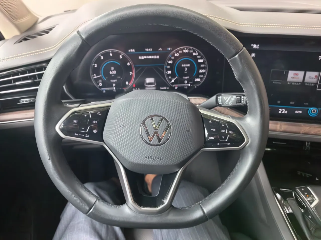 Volkswagen Touareg (Imported) 2023 Touareg 2.0TSI Sharp Edition Automatic Gear 9
