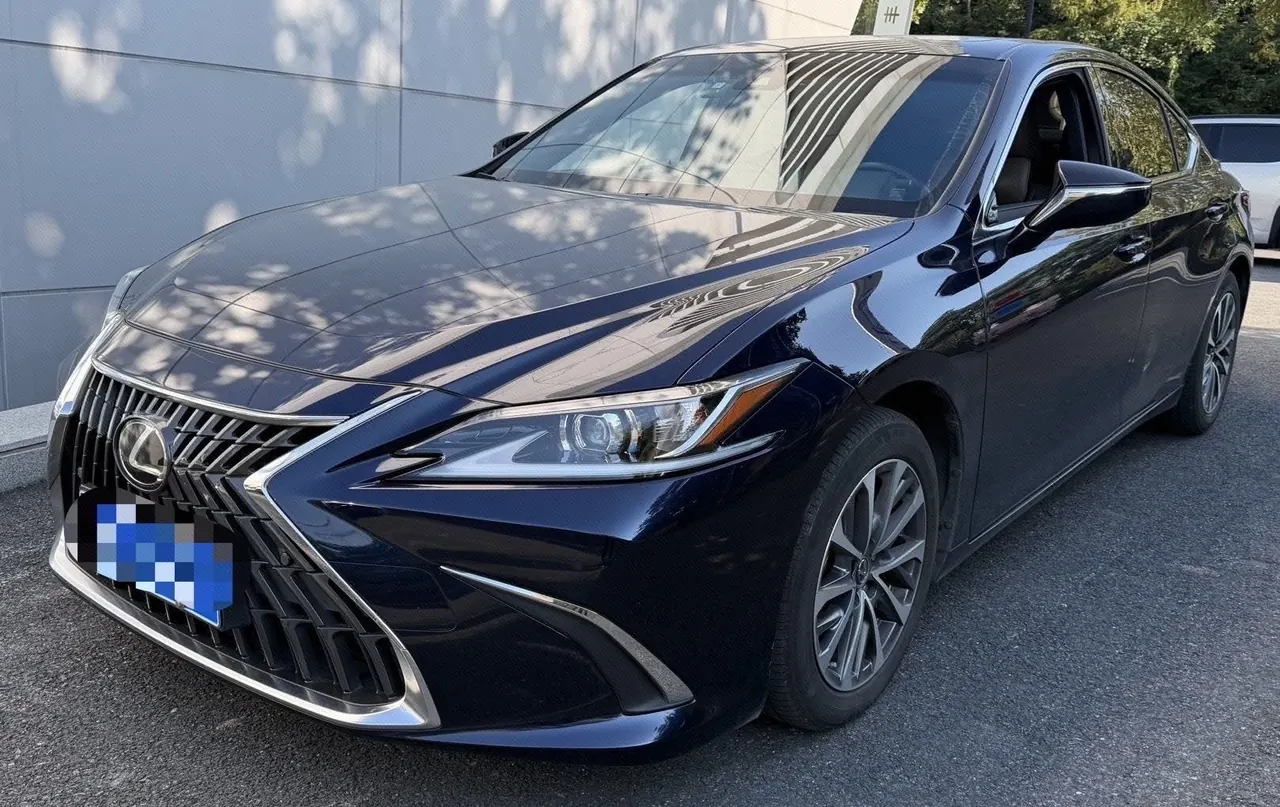 Открыть галерею: Lexus ES (Imported) 2022 ES300h 2.5 Stepless Excellence Edition Automatic Gear