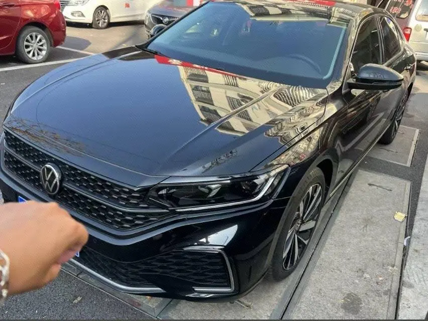 Открыть галерею: Volkswagen 2022 Passat 2.0TSI 330TSI Star Elite Edition Automatic Gear