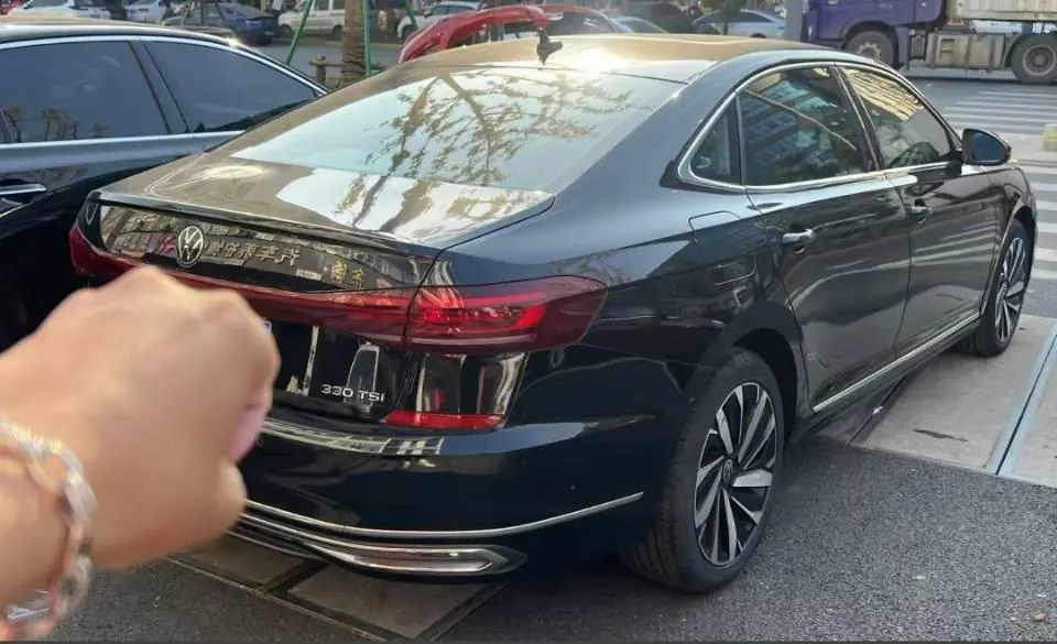 Volkswagen 2022 Passat 2.0TSI 330TSI Star Elite Edition Automatic Gear 5