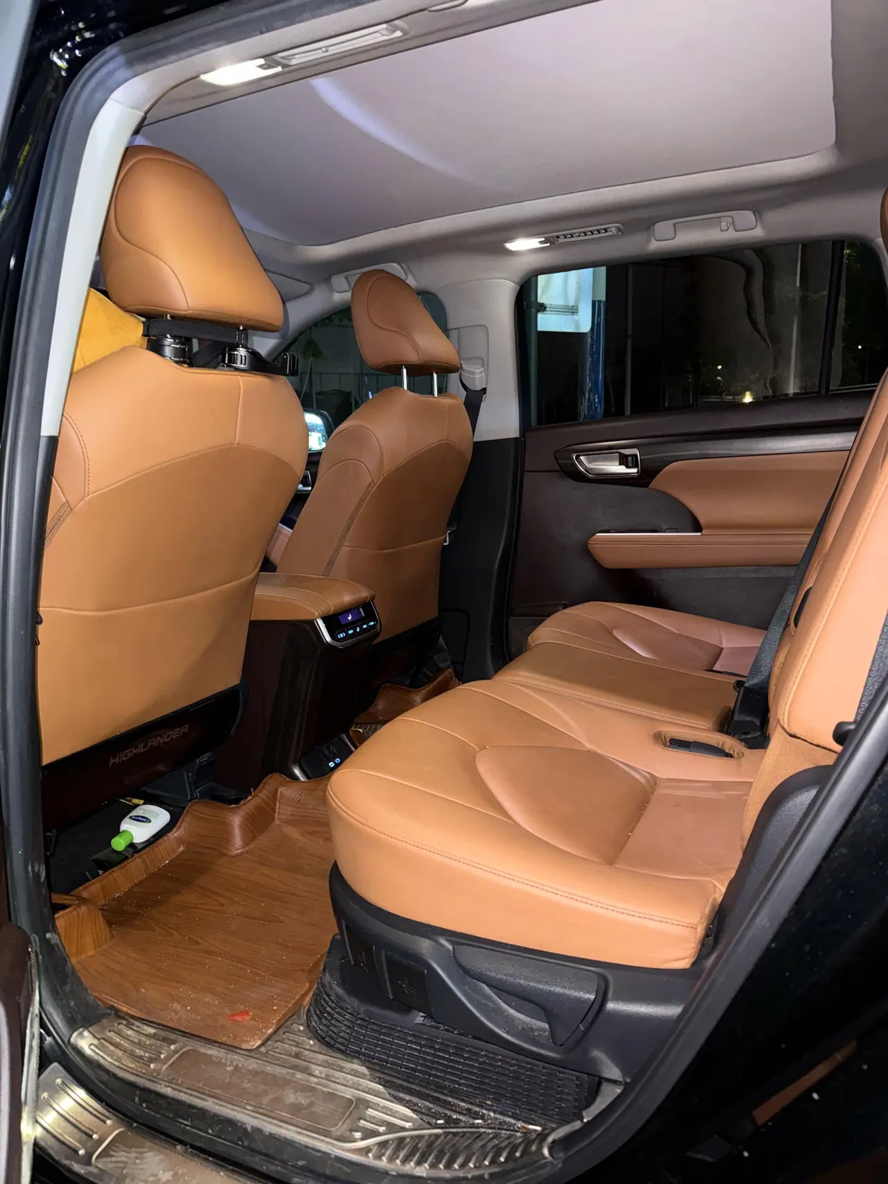 Toyota 2022 Highlander Dual Engine 2.5 Stepless Four-wheel Drive Premium Edition 7-seat Automatic Gear 3
