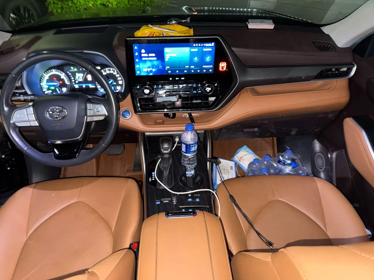 Toyota 2022 Highlander Dual Engine 2.5 Stepless Four-wheel Drive Premium Edition 7-seat Automatic Gear 4