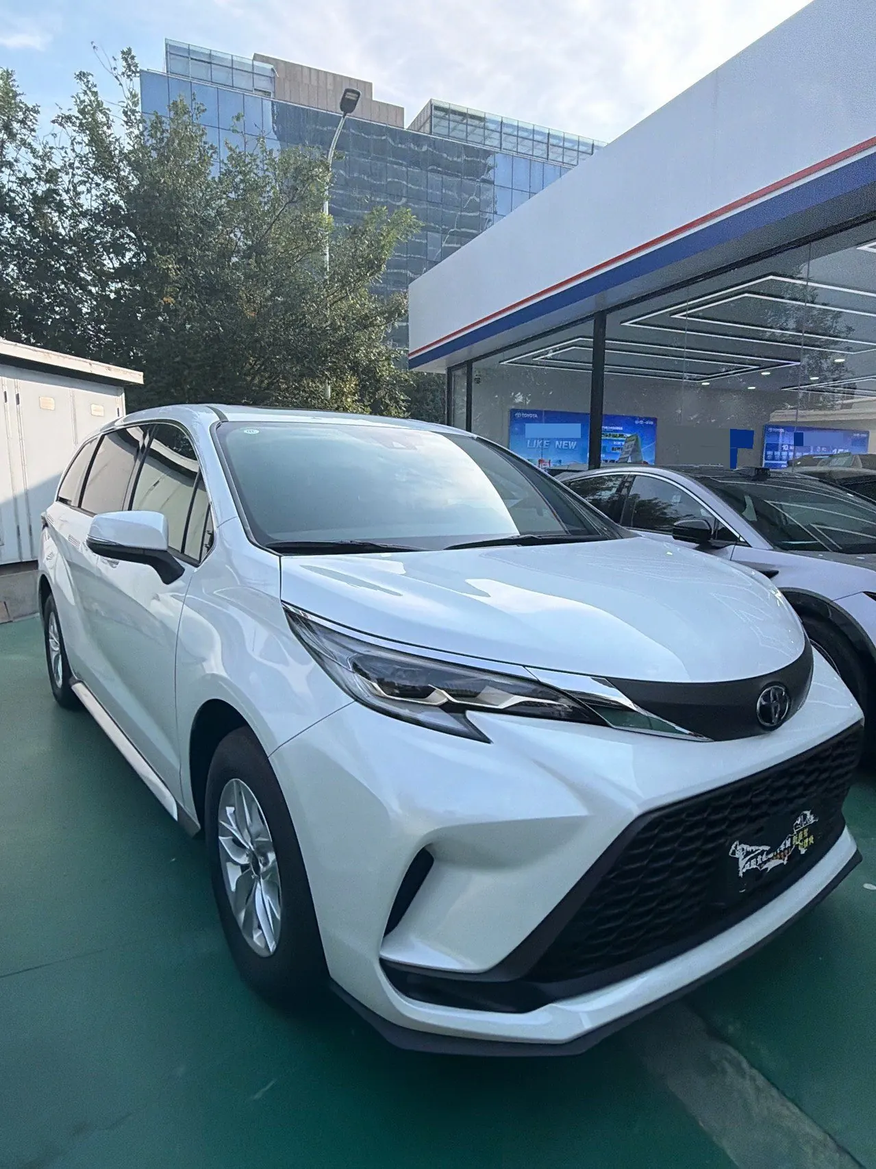 Toyota 2026 Grevia HYBRID 2.5 Stepless Comfort Edition Automatic Transmission 3