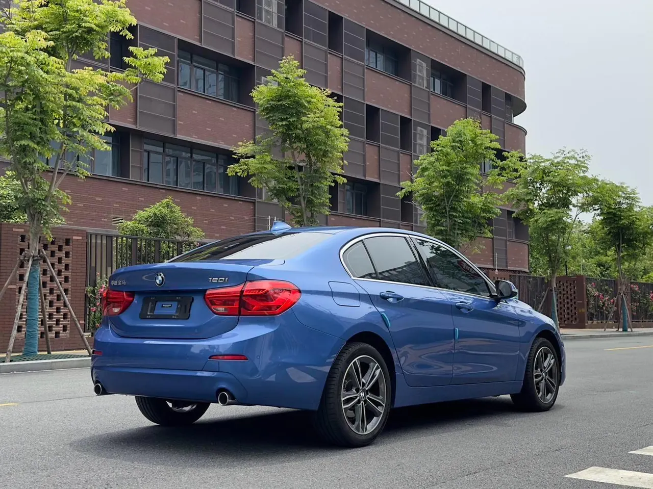 BMW 1 Series 2020 120i 1.5T Fashion Automatic 3
