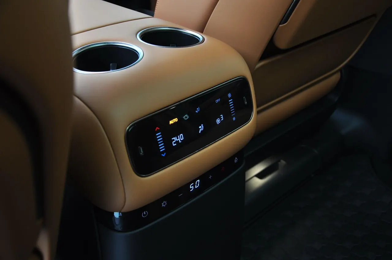 HongQi 2026 HQ9 PHEV 2.0T 4-wheel drive deluxe automatic gear 10