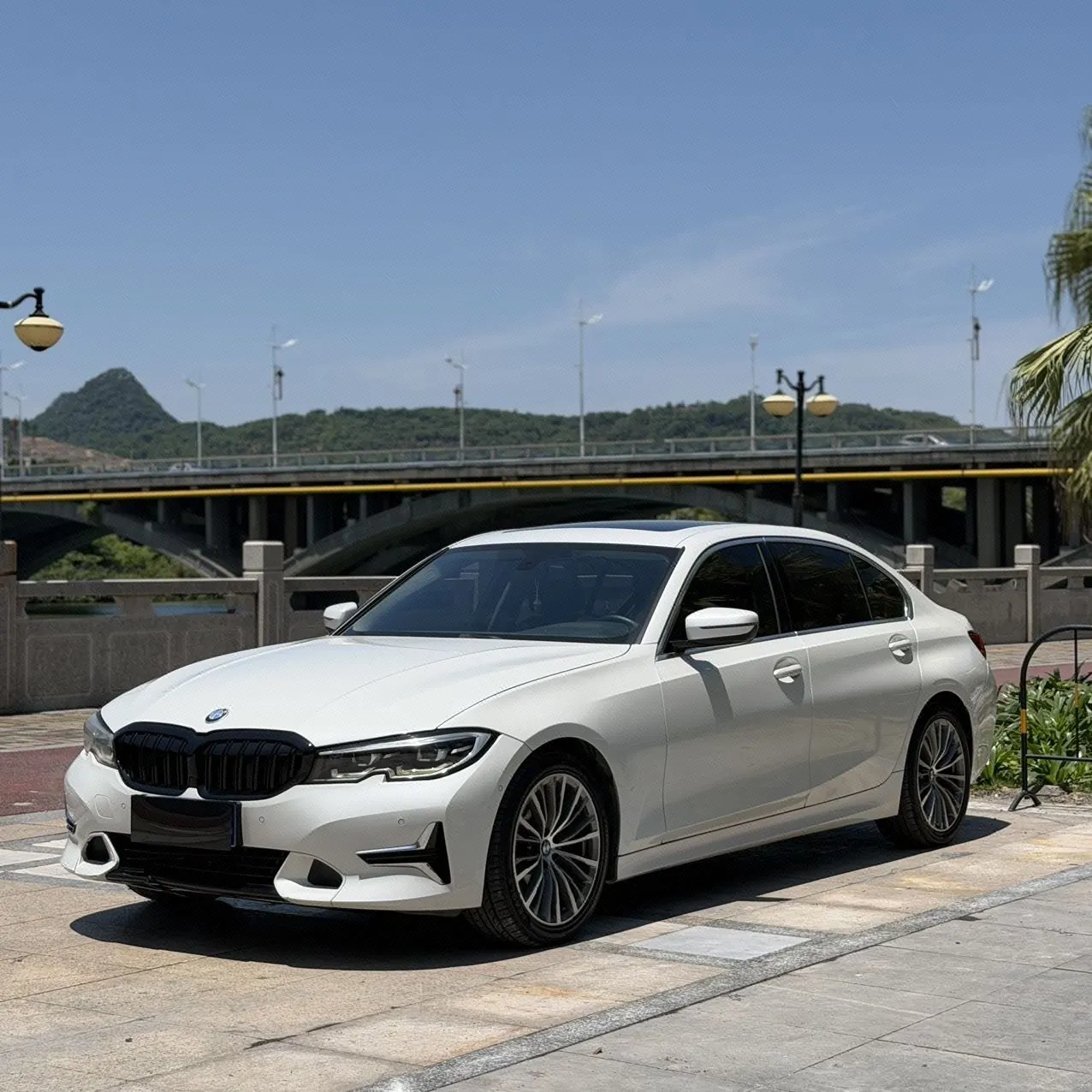 Open image lightbox: BMW 3 Series 2020 325Li 2.0T First Edition Automatic Gear