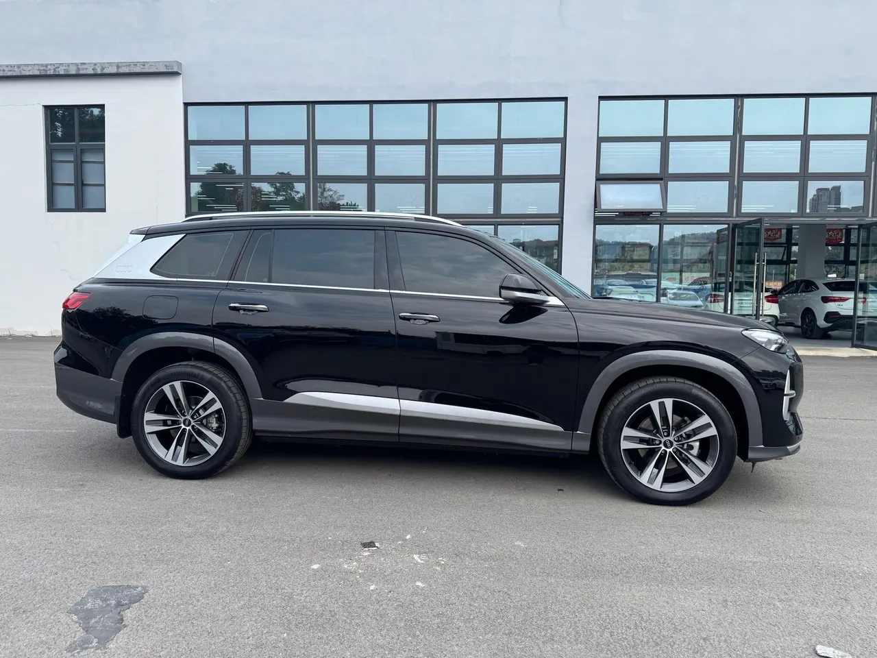 Audi 2025 Q6 2.0TFSI 40TFSI Quattro Commemorative Edition Yu Lin Set 7-seat Automatic Block 7