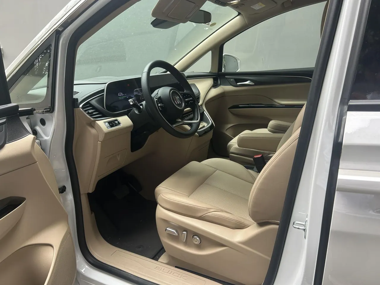 Buick 2025 GL8 Lu Shang 1.5T Premium Edition 7-seat Automatic Gear 2
