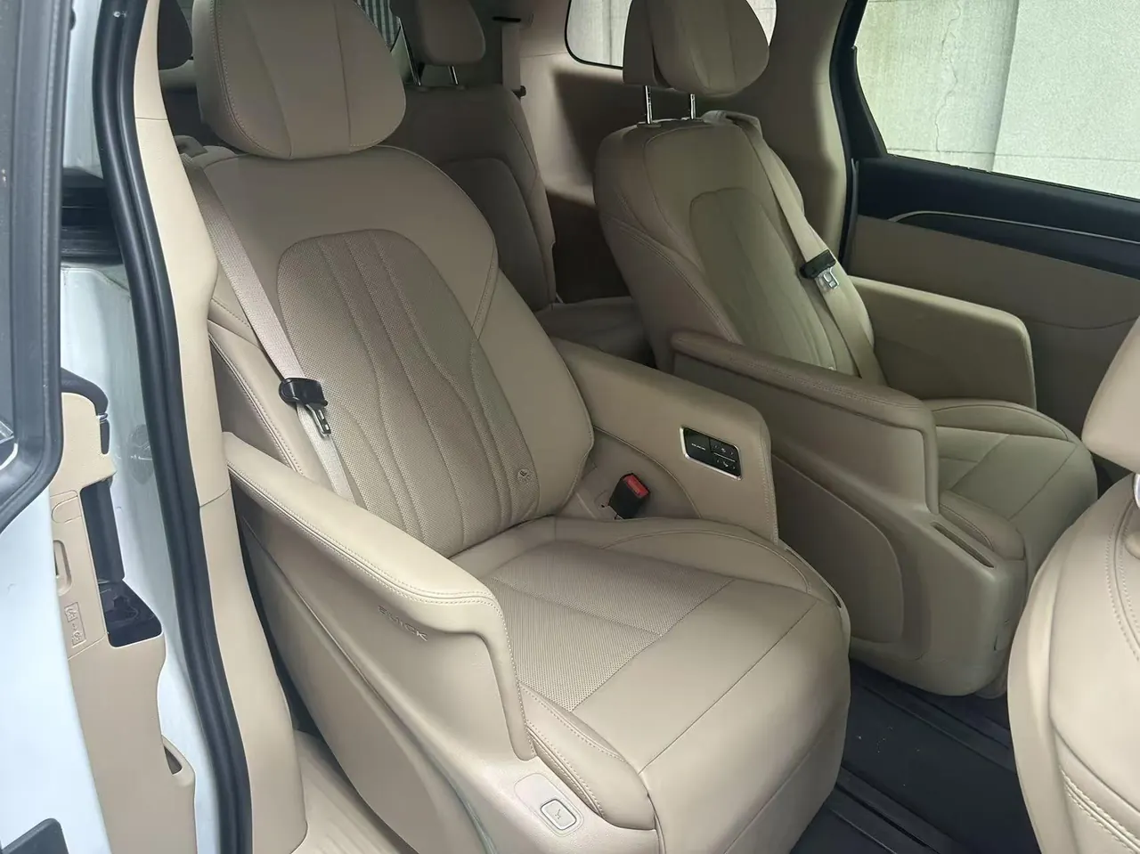 Buick 2025 GL8 Lu Shang 1.5T Premium Edition 7-seat Automatic Gear 6