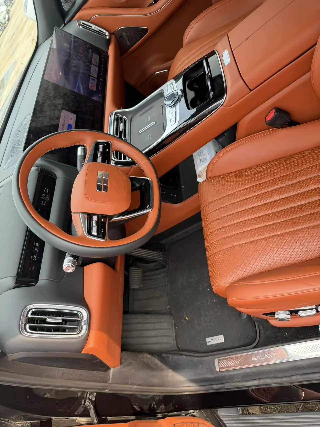 Geely Galaxy 2025 M9 1.5T 210km 4-wheel drive pilot version automatic gear 4