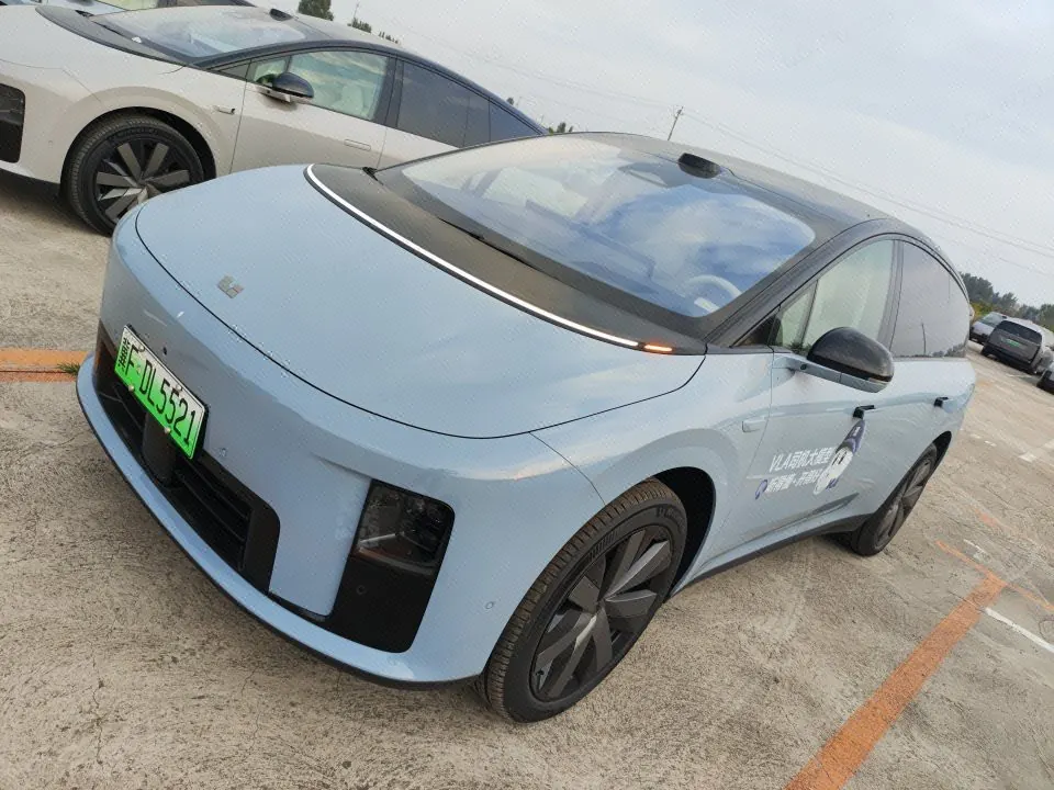 Li 2025 i8 Standard Edition Automatic Gear - View 1