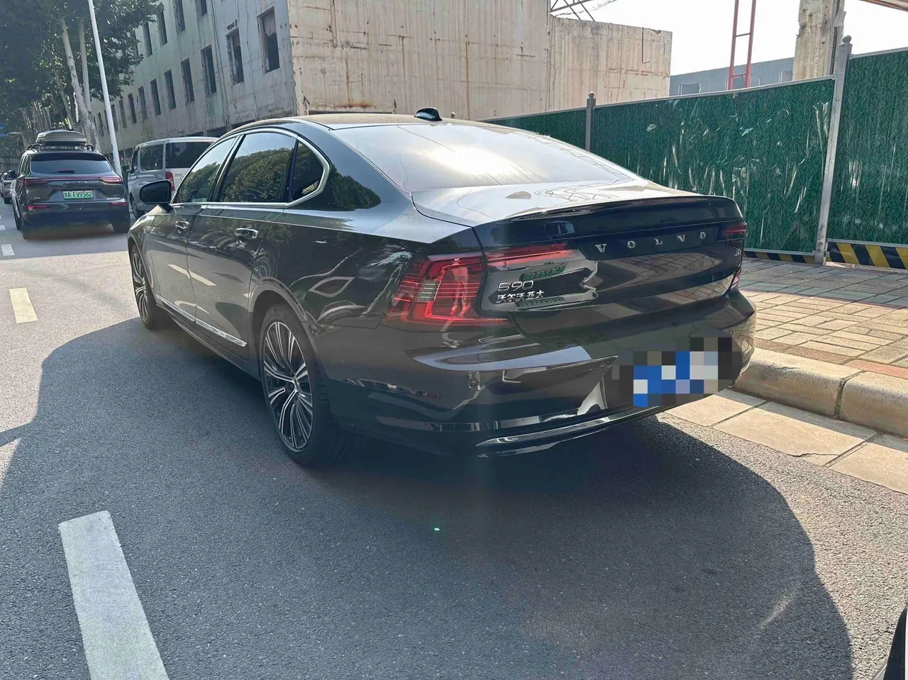 Volvo 2023 S90 48V 2.0T B5 Zhiyuan Deluxe Edition Automatic Gear 6